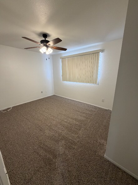 Building Photo - 1161 E Diamond Dr