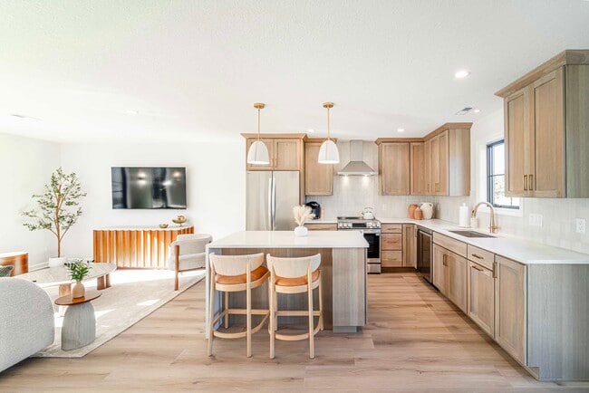 Building Photo - 14550 South Ave