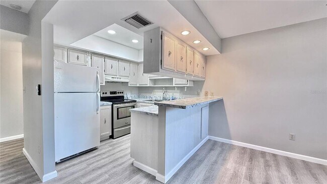 Building Photo - 22333 Edgewater Dr