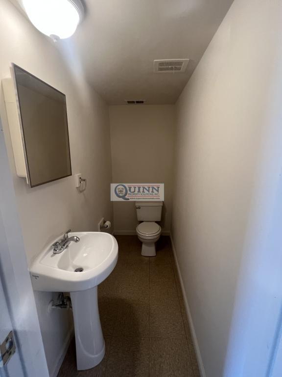 Building Photo - 13 Maple Ct