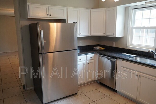 Building Photo - 622 Bedford Rd