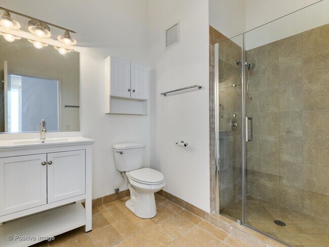 Building Photo - 757 N Orleans St