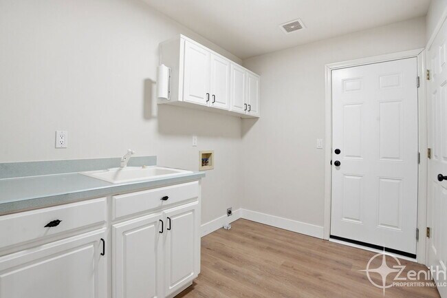 Building Photo - 2348 NW 45th Ave