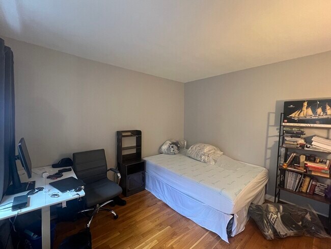 Building Photo - 56 Prince St