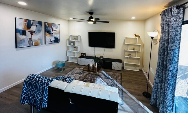 Building Photo - 602 Lakeview Cir SE