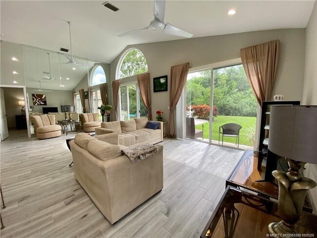 Building Photo - 3198 SE Carrick Green Ct