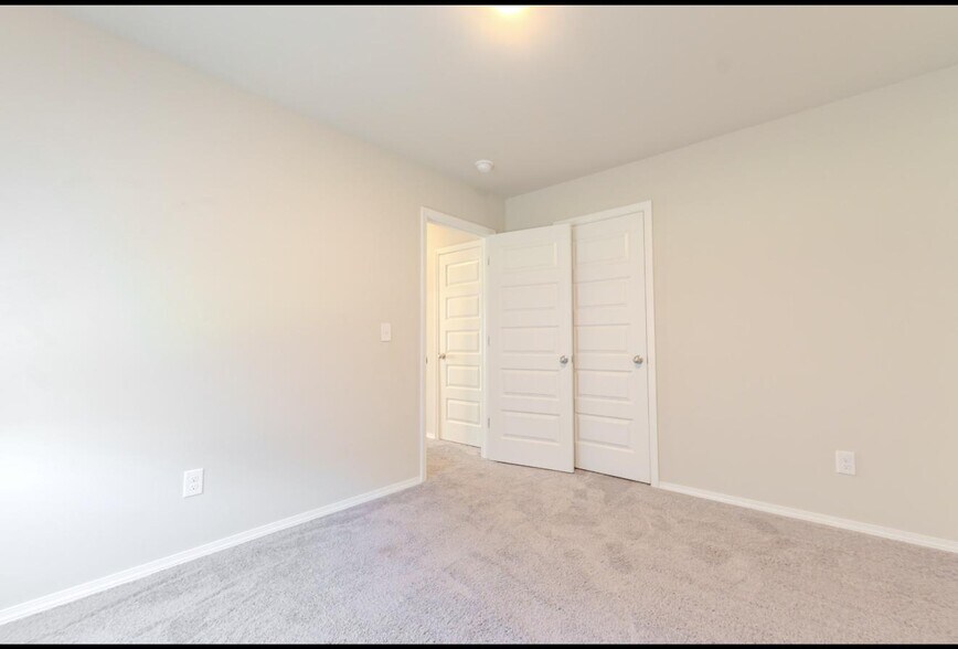 Building Photo - 755 Foxtail Dr