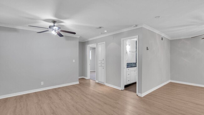 Building Photo - Beautifully Redone 2 Bedroom House! Availa...