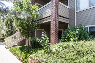Building Photo - Conveniently Located Modern Two Bedroom Condo For Rent in Westwood Condominiums
