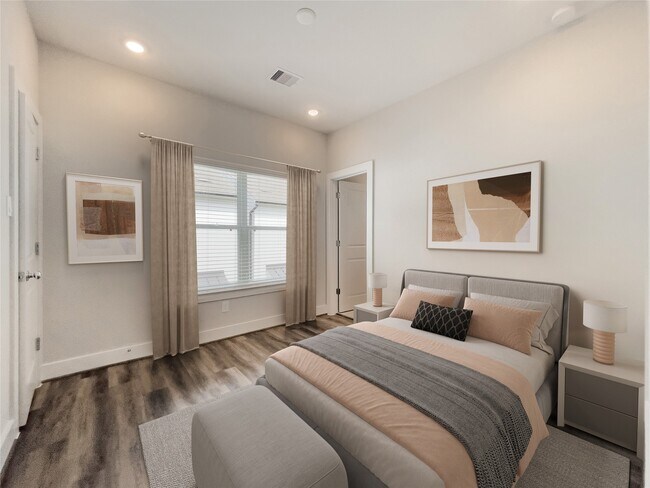 Building Photo - 1276 N Post Oak Rd