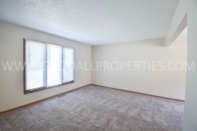 Building Photo - 3 Bedroom West Des Moines Home for Rent