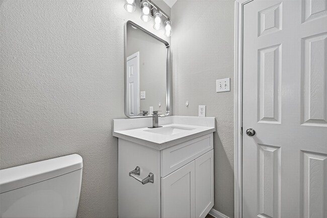 Building Photo - 2111 Castle Gardens Ln