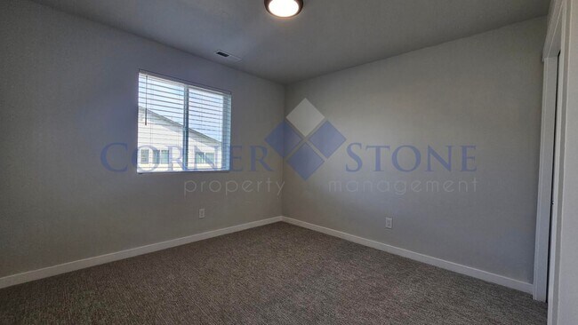 Building Photo - Like New Home With Community Pool!