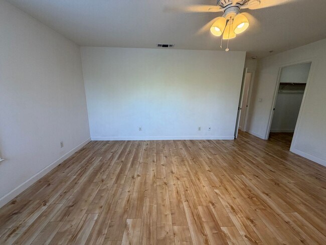 Building Photo - Downtown Templeton (3/2) - Must See!!