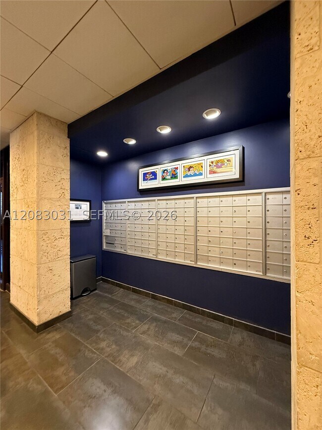 Building Photo - 3375 N Country Club Dr