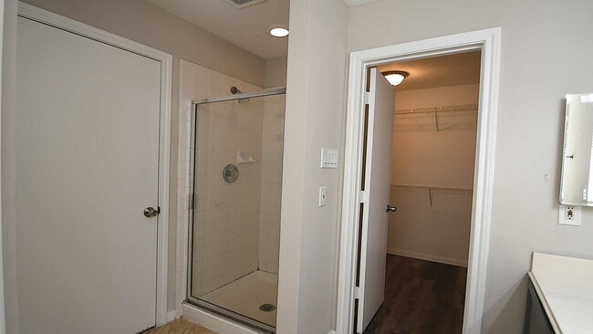 Building Photo - 15223 Stoneyview Dr