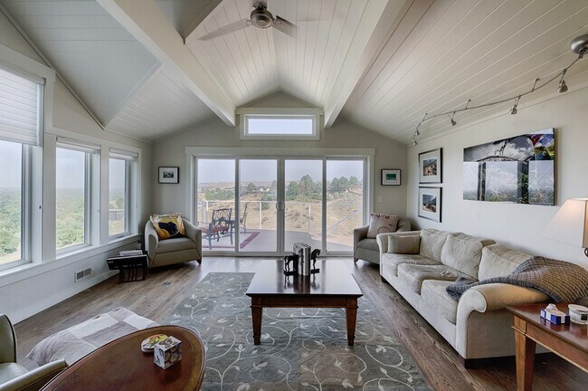 Building Photo - Boise, Beautiful home in the Foothills with lots of privacy