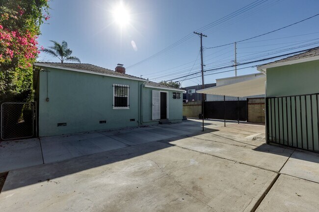 Building Photo - Charming 3-Bedroom Home in Cheviot Hills –...