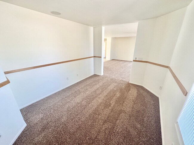 Building Photo - 2106 W Alta Vista Rd