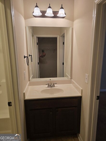 Building Photo - 330 Riverstone Dr