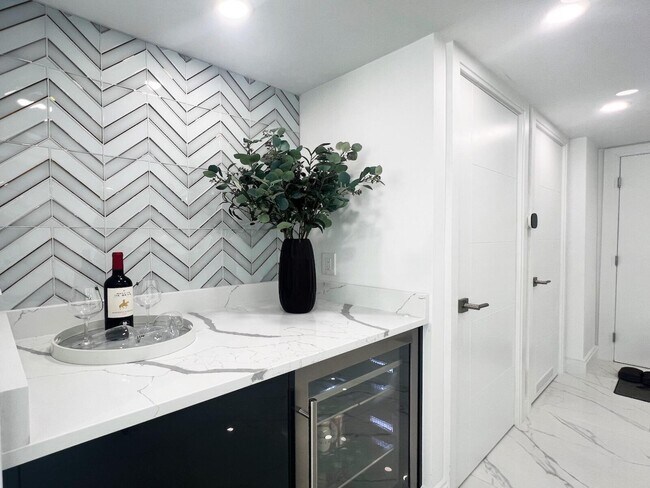 Building Photo - 3546 S Ocean Blvd