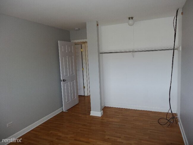 Building Photo - 2 br, 1 bath Condo - 670 Marilyn Ave