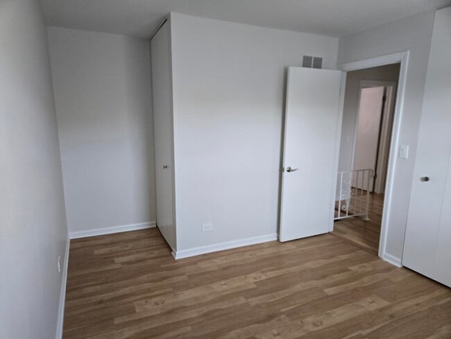 Building Photo - 2136 Rugen Rd