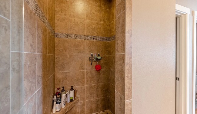 Building Photo - Beautiful Home In Mae Valley