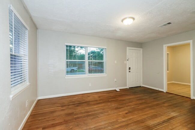 Building Photo - 2125 Dewberry Ln