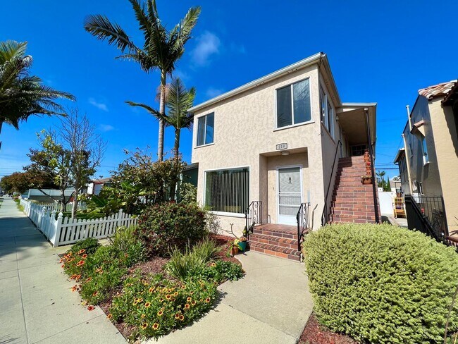 Building Photo - Granada Triplex