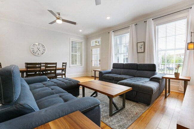 Building Photo - 1222 Carondelet St