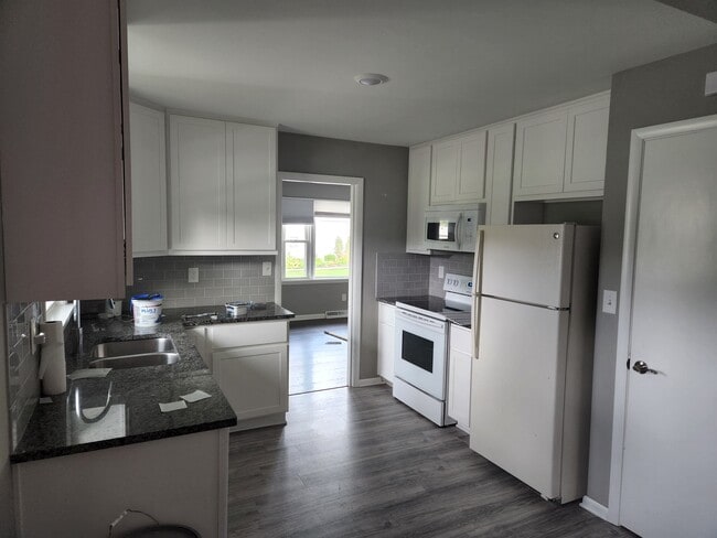 Building Photo - 220 Old County Line Rd