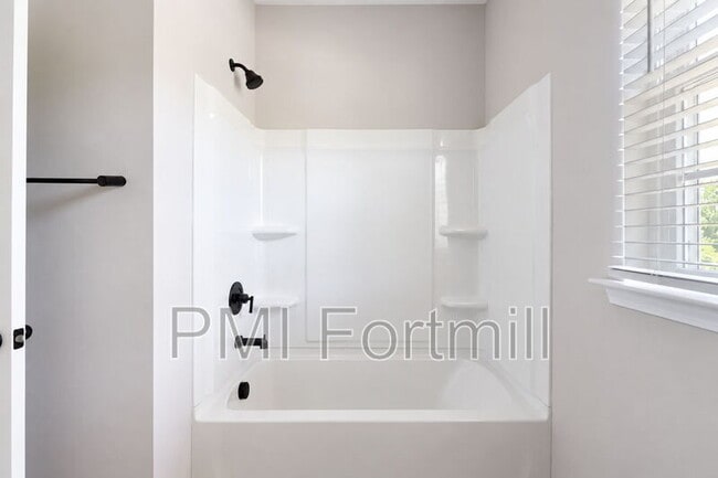 Building Photo - 3138 Montreaux Valley Dr