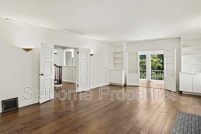 Building Photo - 25 Selborne Dr