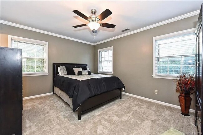 Building Photo - Charming 2BR Condo in Charlotte