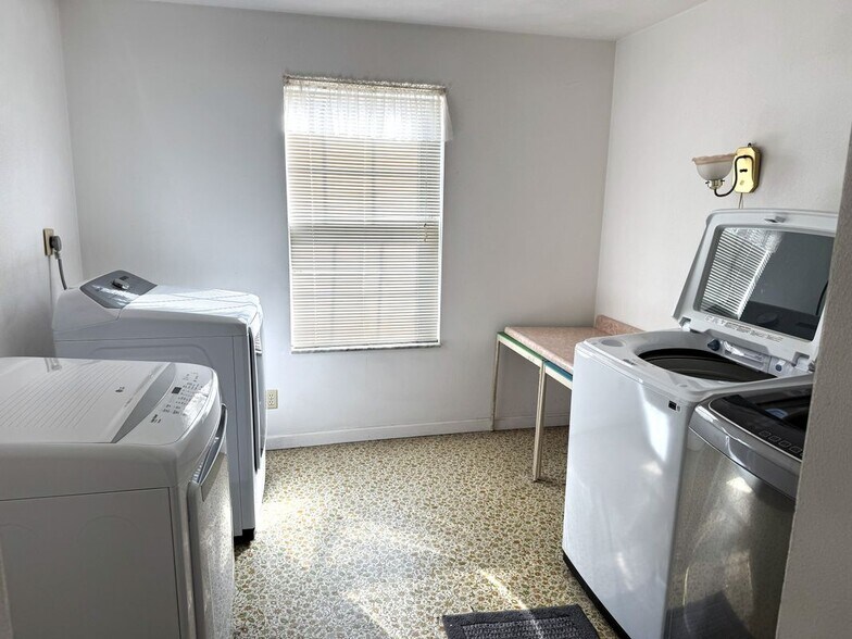 Building Photo - 3438 Villa Ridge