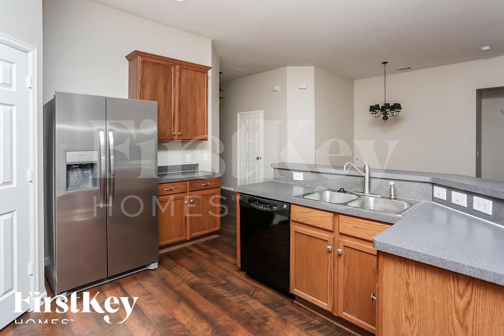 Building Photo - 2852 Maple Creek Dr