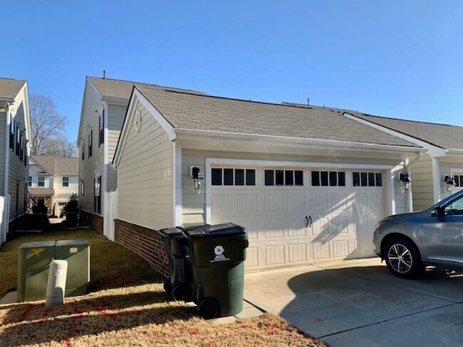 Building Photo - 130 Spring Pine Ln