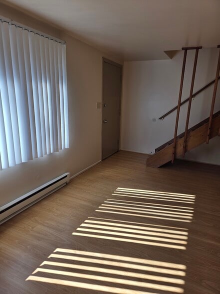 Bay window in the living room with vertical blinds - 496 Mercer Rd