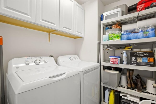 Building Photo - 7000 Villita Avenida