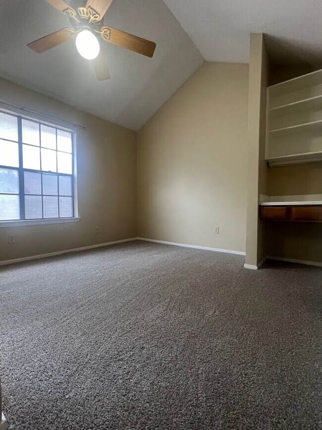 Building Photo - WEST CAMPUS - 2 BEDROOM - 2 BATHROOM  - AUGUST 2026 MOVE IN