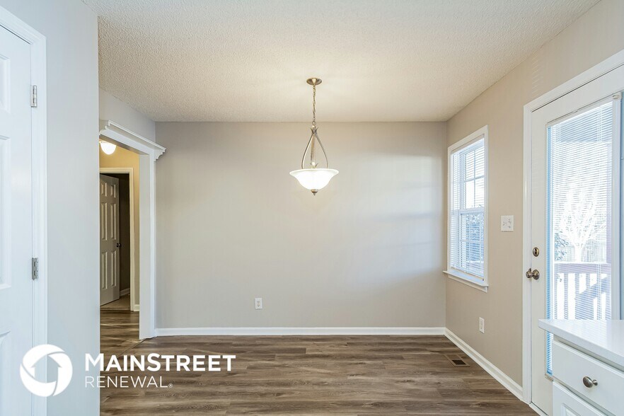 Building Photo - 5129 Peakwood Dr