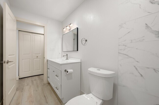 Building Photo - "Spacious 3-Bed Condo with 2 Baths in Citr...