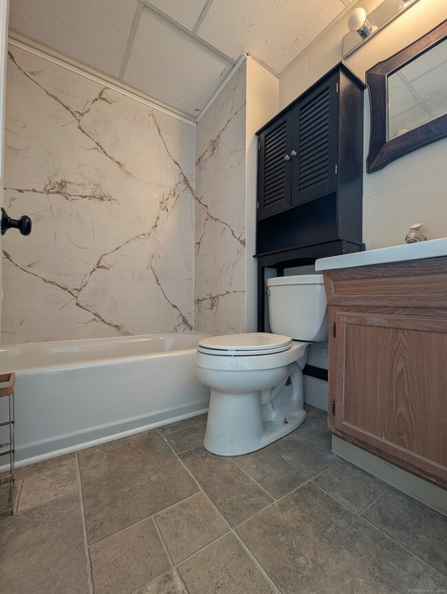 Building Photo - 86 Main St