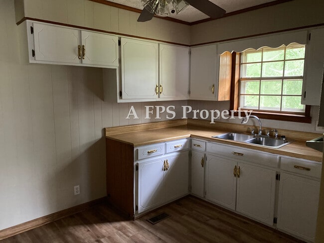 Building Photo - 583 S Holcomb Rd SW