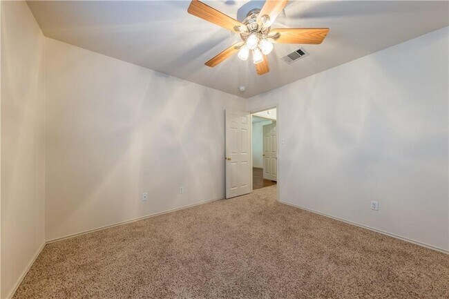 Building Photo - 1106 Fossil Cove