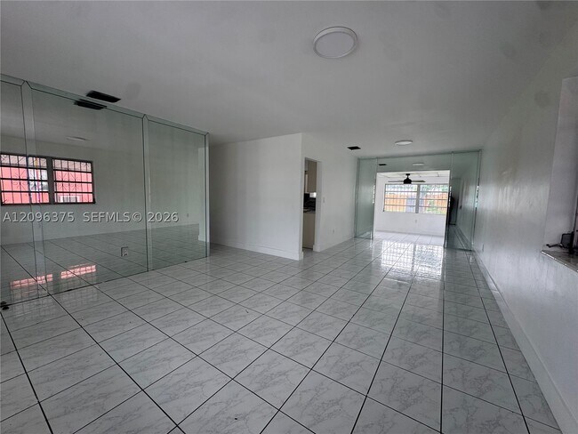Building Photo - 1320 W 37th St