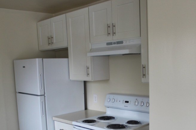 Kitchen - 2103 Iuka Ave