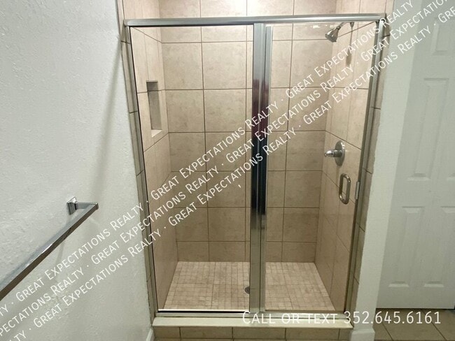 Building Photo - 6744 SE 106th St