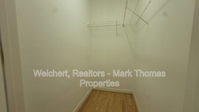 Building Photo - 929 Morreene Rd